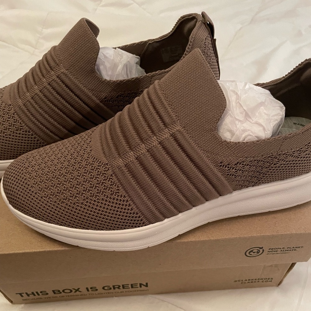 BNWT Clarks Cloudstepper Shoes Size 10W in Brown